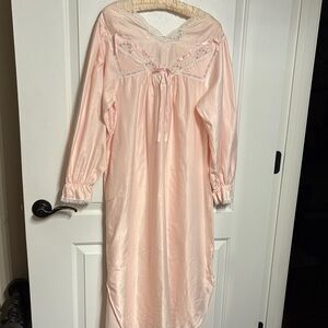 Vintage Barbizon Gown Grandmacore  Medium. Perfect condition.